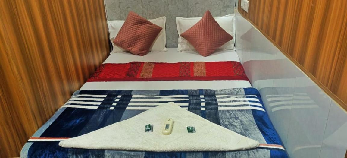 Amaan Hotel Mumbai Exterior photo